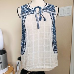 Lucky Brand White TOP Blue Embroidery Size XS